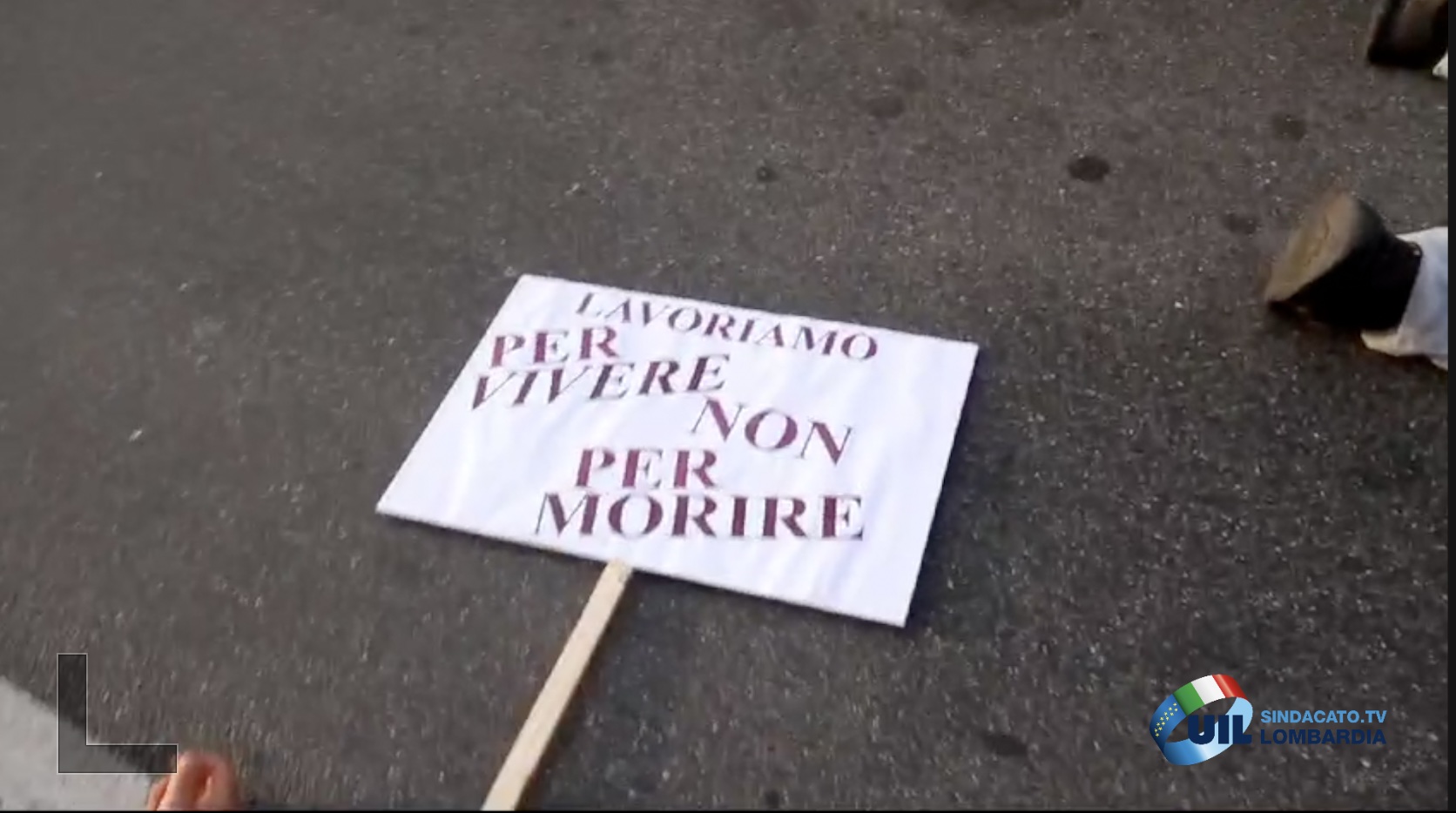 In piazza per il diritto di lavorare e vivere