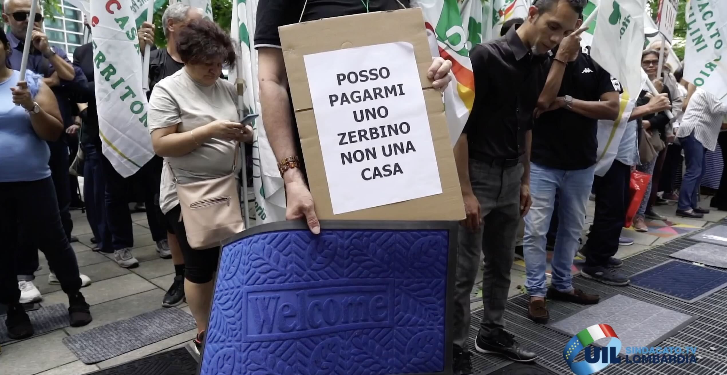 E la casa popolare scese in piazza