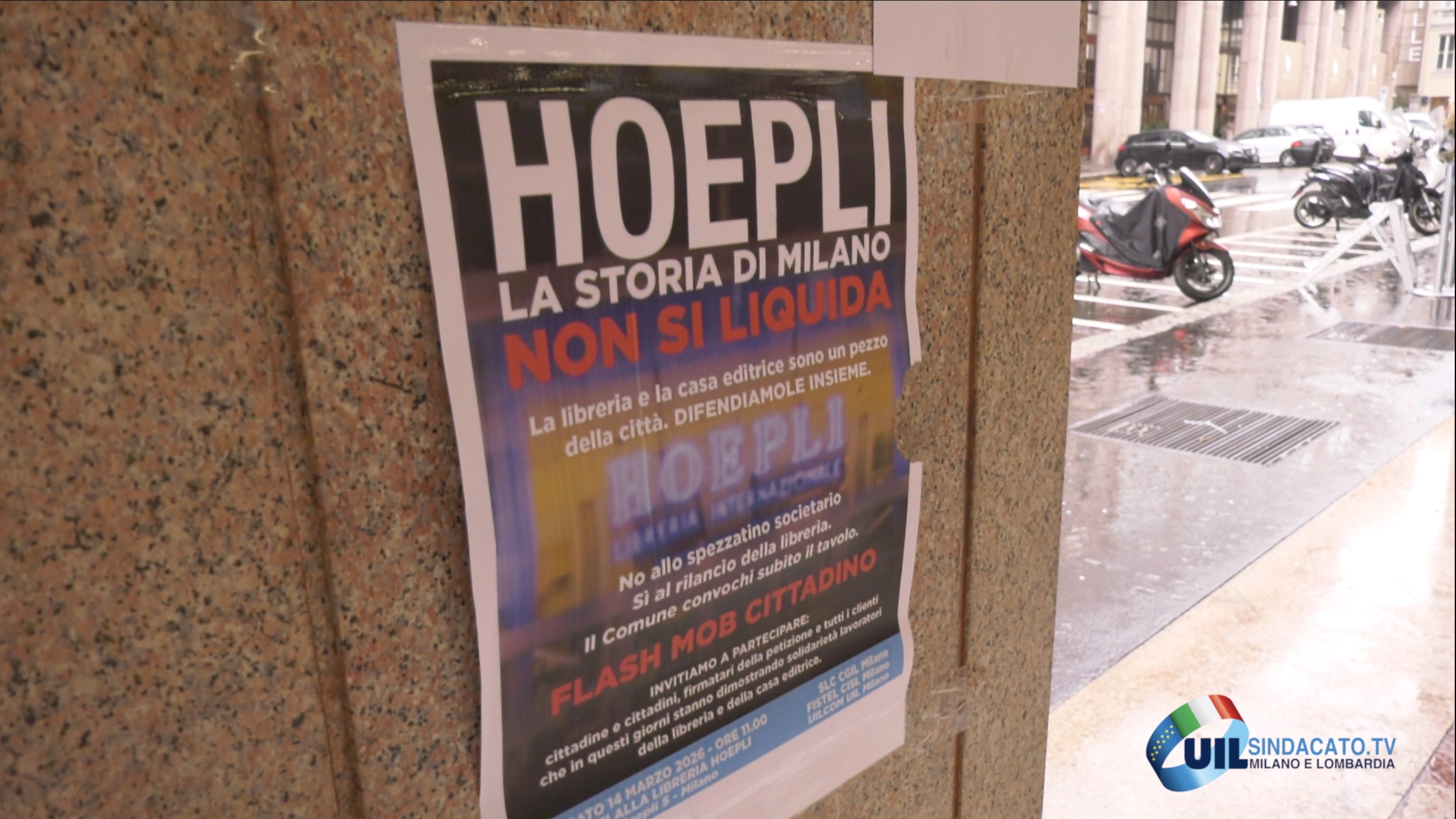 In piazza per salvare la Hoepli