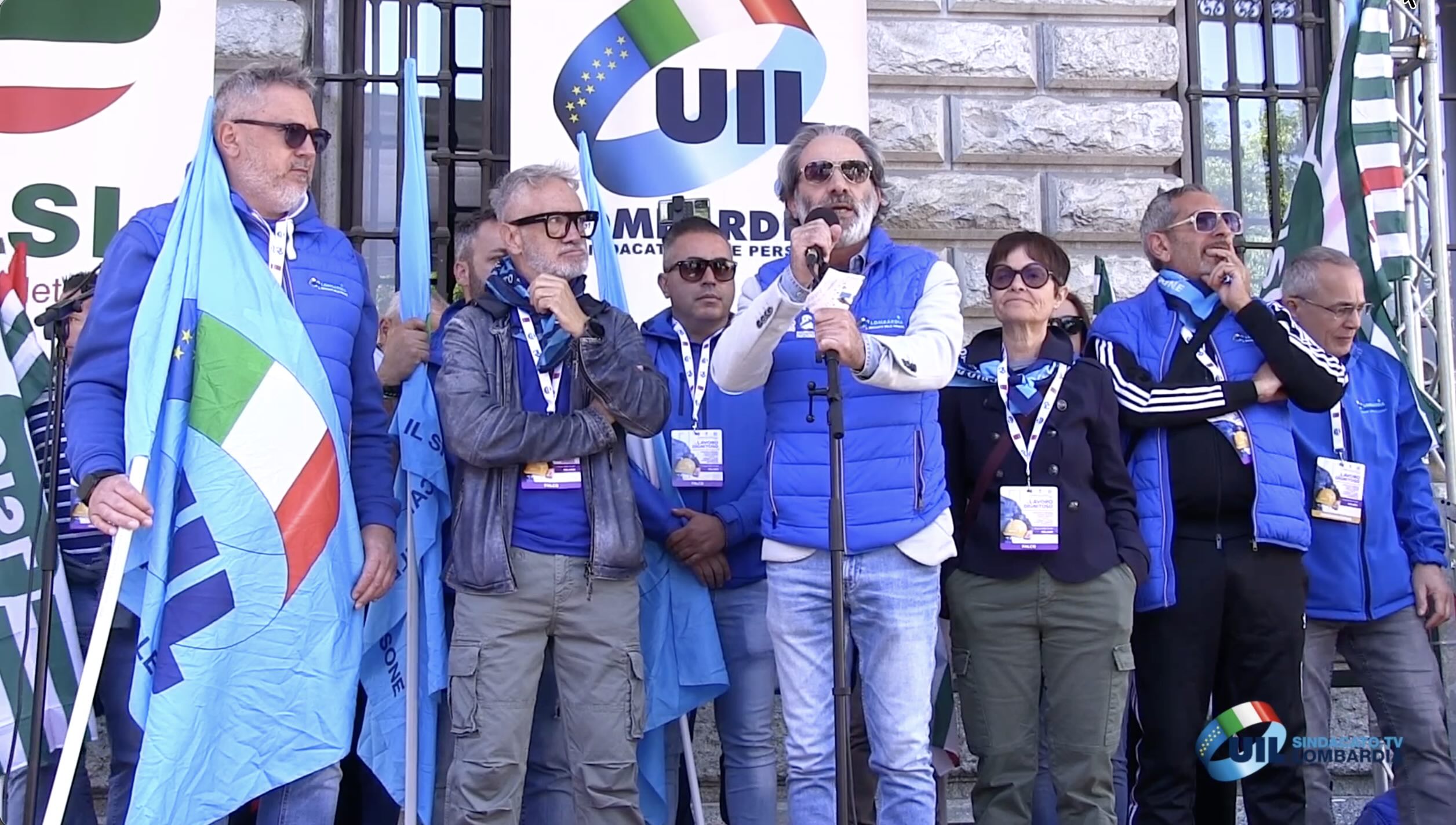 “Il lavoro dignitoso della ricca Lombardia”